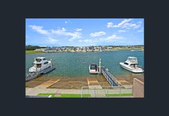 Sunshine Deluxe Port Macquarie has Balcony rooms