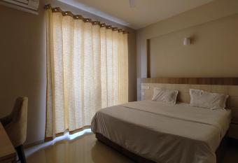 Shriji Kunj Omaxe Vrindavan has Balcony rooms