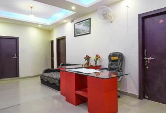 OYO Flagship 80850 Aashirwad Guest House allows 18 year olds to book a room