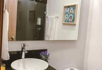 Amazing View-29th Floor Modern APT-Luxury Building has rooms with a private hot tub