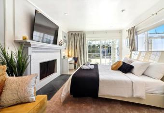Luxury Home - 7mins LAX/Beach, 405/SoFi nearby has Balcony rooms
