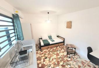 Ti Jacques Beau Studio Hypercentre St Denis allows 18 year olds to book a room