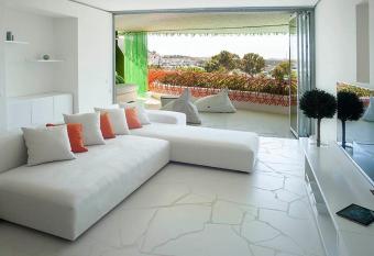 LUXURY NEXT TO PACHA / GYM AND DALT VILA VIEWS has Balcony rooms