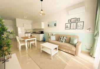 Modern Studio Sea View Apartment in Caesar Resort & Spa, Long Beach allows 18 year olds to book a room