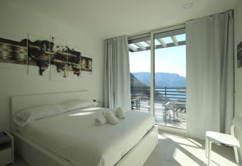 Simon s Place Lake View has Balcony rooms