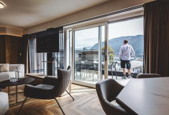 The Gast House Zell am See has Balcony rooms