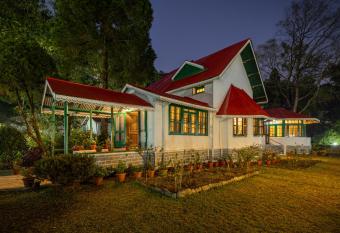 am   Stays & Trails - Wayside Villa, Kurseong has Smoking rooms