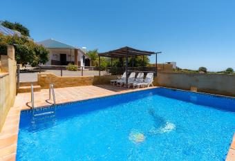 Los Aperos 2 has Balcony rooms