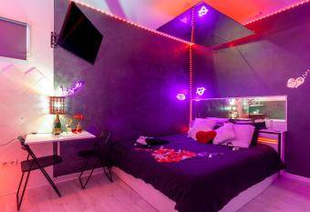 love room avec baln  o has Balcony rooms