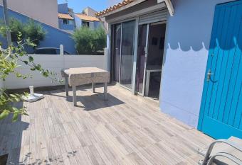 Maison bleue - balcons de la M  diterran  e has Balcony rooms