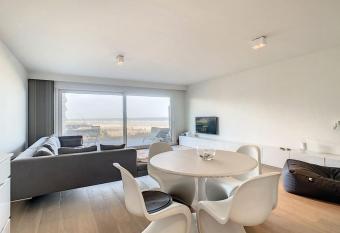 Appartement  Witte Berg  De Panne allows 18 year olds to book a room