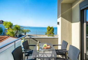 Theros By The Sea has Balcony rooms