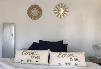 Departamento En Vicente Lopez allows 18 year olds to book a room