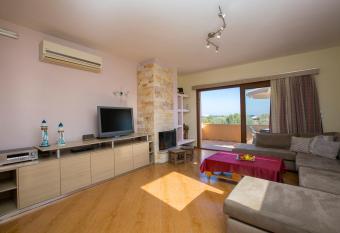 Serenity Sea-View Home allows 18 year olds to book a room