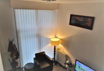 Superbe duplex climatis   proche a  roport d Orly pour 7personnes has Balcony rooms