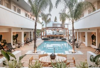 More Meni Residence & Suites has Balcony rooms