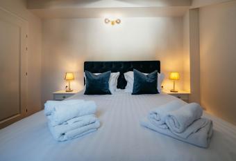 BOUTIQUE APARTMENTS IMOTSKI, Imotski - Makarska has rooms with a private hot tub