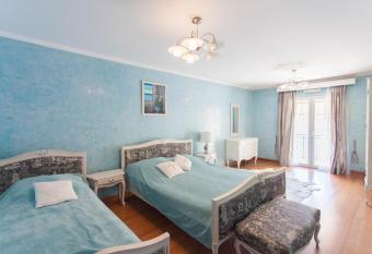 House by the sea has Balcony rooms