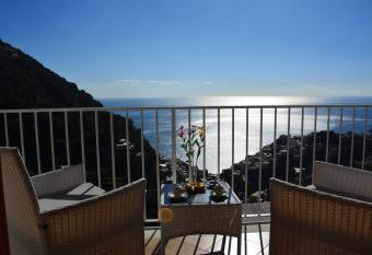 CASA ROSSIA Breathtaking sea view apartment in Positano allows 18 year olds to book a room