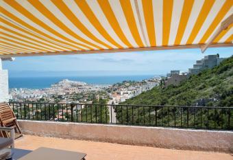 Las Atalayas: Castle and Sea views has Balcony rooms