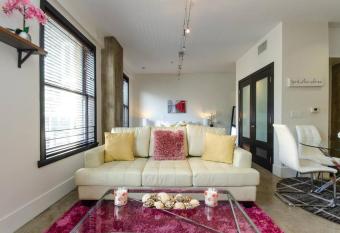 Amazing Loft in heart of Downtown Los Angeles has rooms with a private hot tub