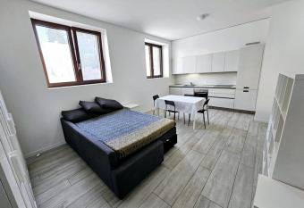 Monolocale a Mendrisio allows 18 year olds to book a room