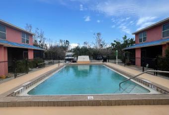 Beautiful Cozy & comfy townhome has Balcony rooms