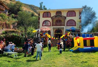 La Casona de Lucre has Balcony rooms