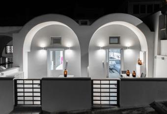 Golden Comfort Suites has Balcony rooms