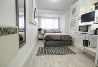 Winstree Road has Balcony rooms