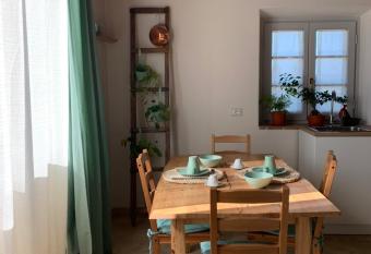 Birillo 1832 allows 18 year olds to book a room