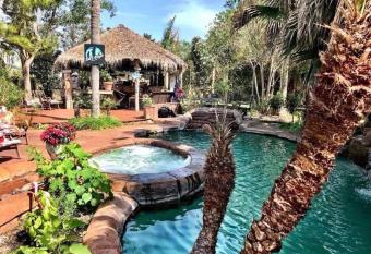 The Most Interesting House in Texas has rooms with a private hot tub