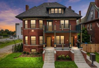 Mint House Detroit - Brush Park has Balcony rooms