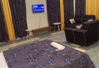 CHEZ BABACAR has Balcony rooms