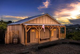 Miners Cabins #1 - Two Double Beds and Private Balcony allows 18 year olds to book a room
