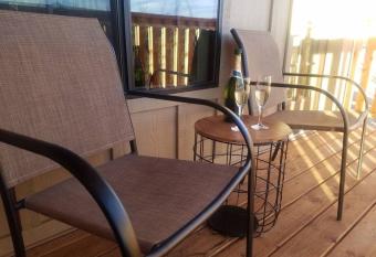 Miners Cabin #3 -Two Double Beds - Private Balcony - Walk to the Action allows 18 year olds to book a room