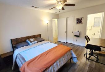 Private, Spacious, 4x Queen, 300 MBPS Internet with Backyard! allows 18 year olds to book a room