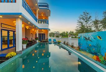 LOCAL BEACH FRONT VILLAS has Balcony rooms