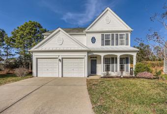 5 miles to RTP & RDU airport in Morrisville has Balcony rooms