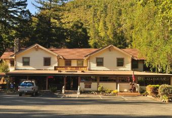 Patrick Creek Lodge allows 18 year olds to book a room