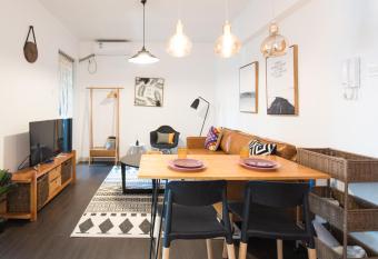 WESU Light Luxury Apartment Shenzhen Nanshan Science Park Branch has Balcony rooms