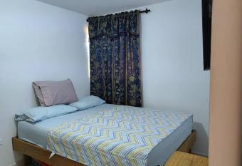 A 1 cuadra del centro comercial Puerta del Norte allows 18 year olds to book a room