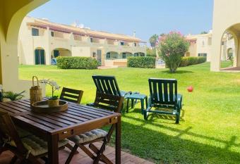 61 VilaMar- Casas & Papeis allows 18 year olds to book a room