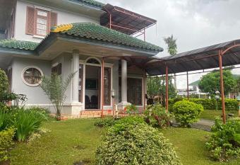 Blue Emerald Resort allows 18 year olds to book a room