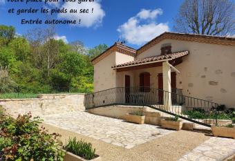 G  te de la Tride 1 avec terrasse proche du centre allows 18 year olds to book a room