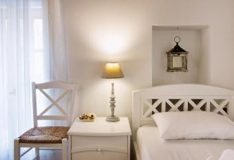 Ontas Traditional Hotel allows 18 year olds to book a room