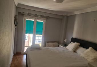 Apartamento Zaragoza Plaza Europa allows 18 year olds to book a room