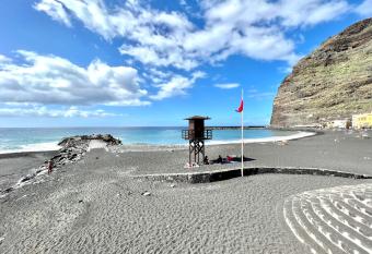 Double Room with balcony, Wifi, close to the restaurants allows 18 year olds to book a room