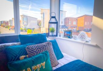 Royal Rooms Retreat at Etihad Sports City & Bespoke Royal Brunch Add On Available has Balcony rooms