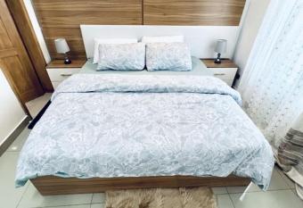 Fully equipped detached house has rooms with a private hot tub